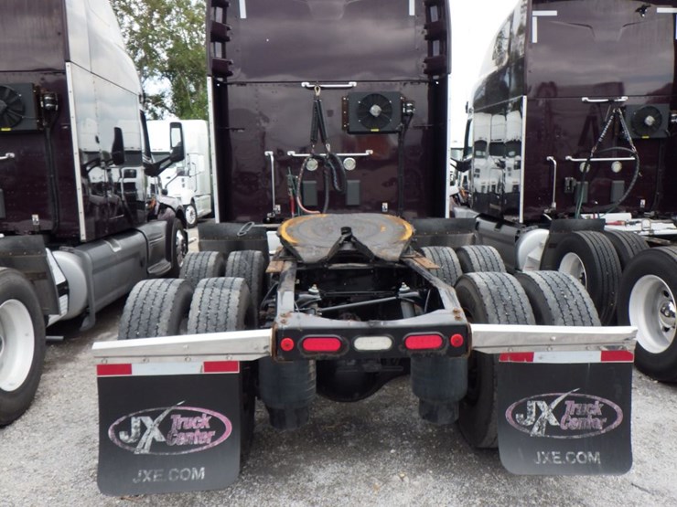2019-peterbilt-579-image-10