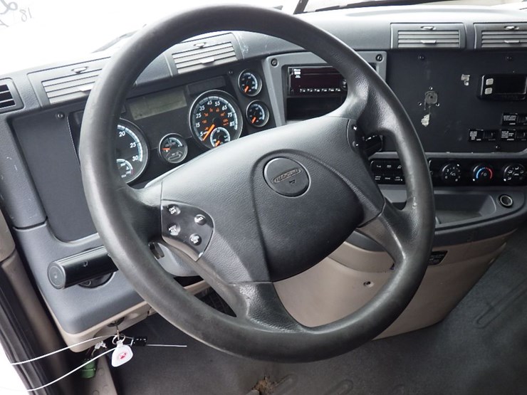 2018-freightliner-cascadia-125-evolution-image-21