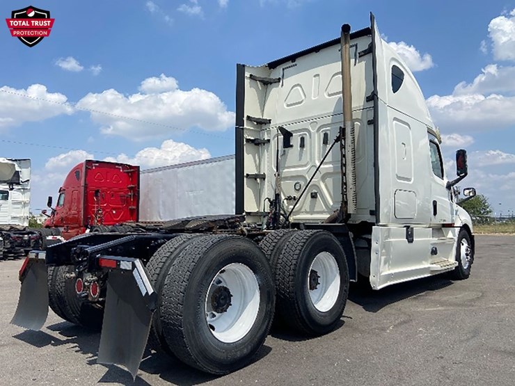 2020-freightliner-cascadia-126-image-2