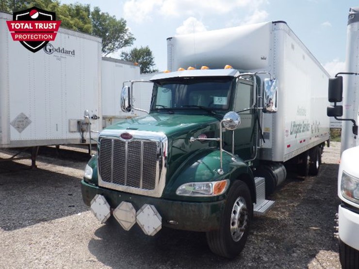 2019-peterbilt-348-image-1