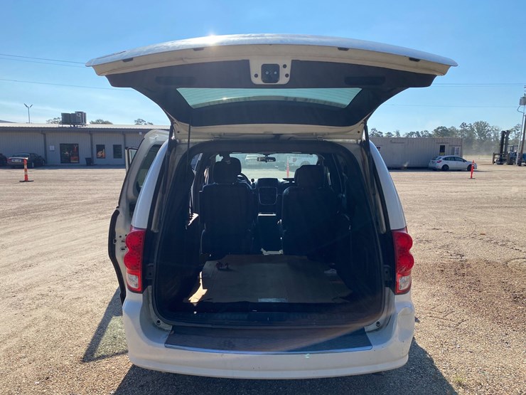 2013-dodge-grand-caravan-image-12