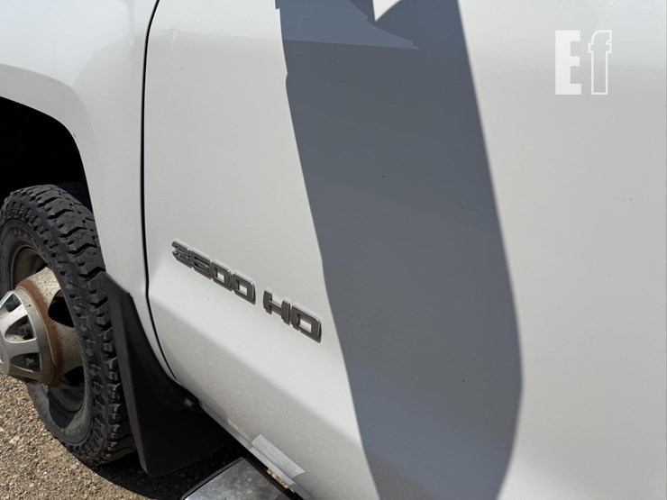 2015-chevrolet-3500hd-image-17