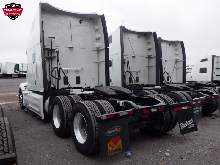 2022-peterbilt-579-image-14