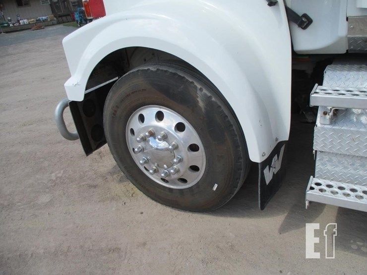 2019-western-star-4900-image-30