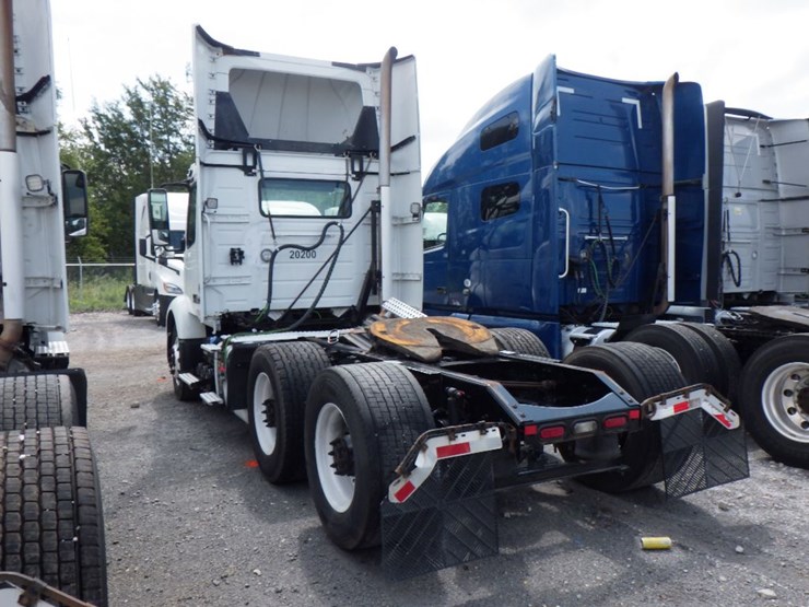 2020-volvo-vnr300-image-13