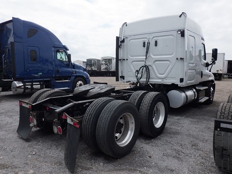 2018-freightliner-cascadia-125-evolution-image-11