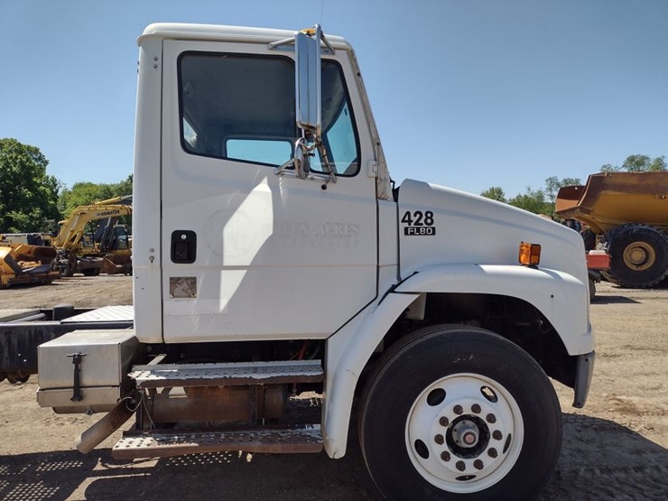 freightliner-fl80-image-19