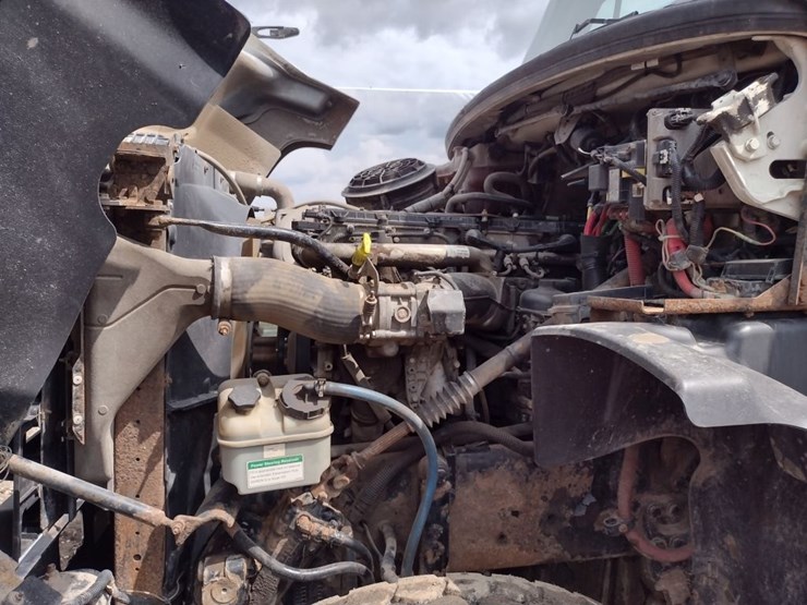 freightliner-114sd-image-37