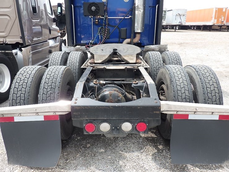 2017-peterbilt-579-image-11