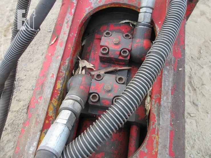 caterpillar-330-image-4