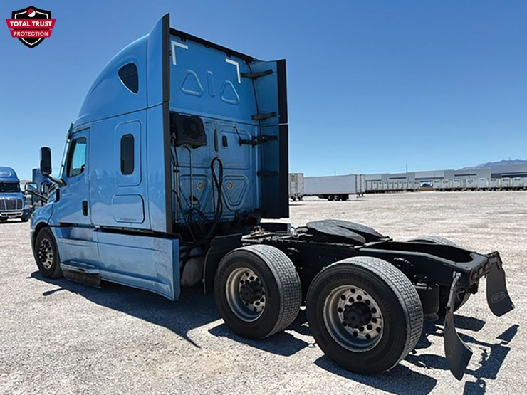 2021-freightliner-cascadia-126-image-2