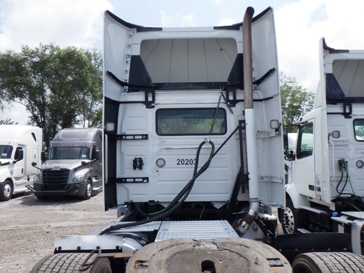 2020-volvo-vnr300-image-13