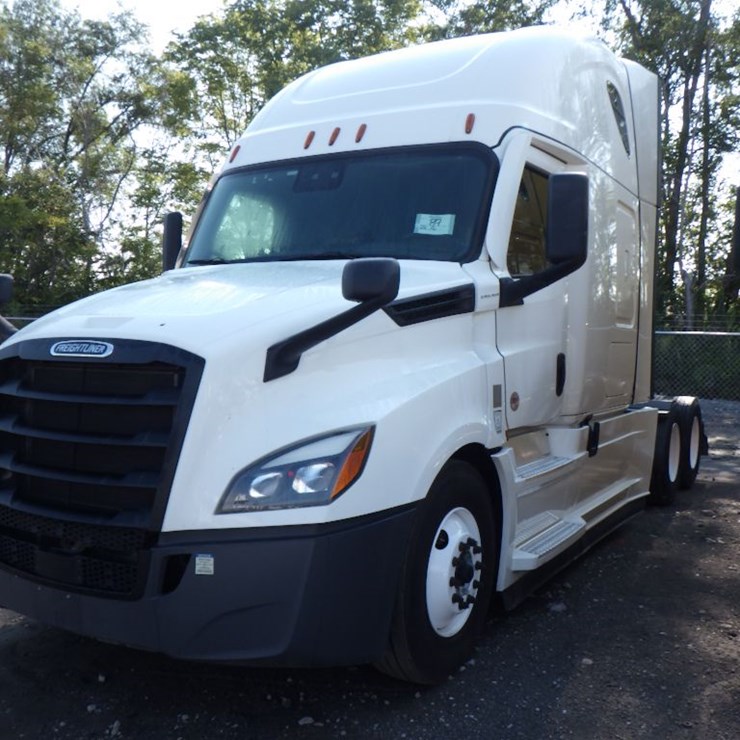 2022 FREIGHTLINER CASCADIA 126