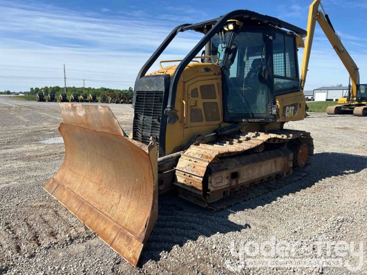 2017-caterpillar-d5k2-xl-image-1