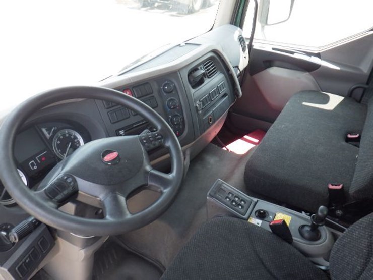 2016-peterbilt-220-image-17