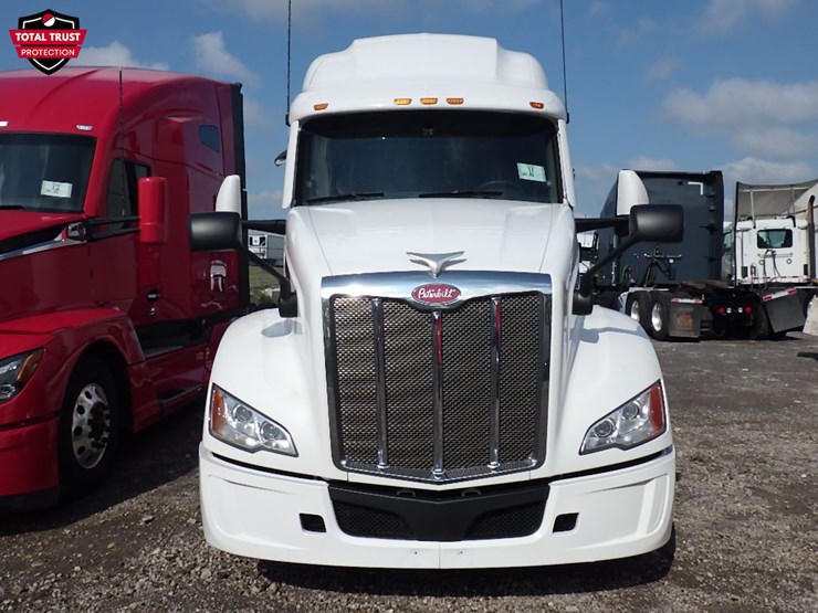 2024-peterbilt-579-image-2