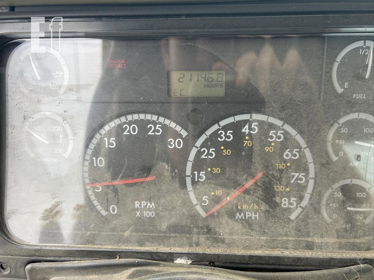 2005-freightliner-columbia-120-image-32