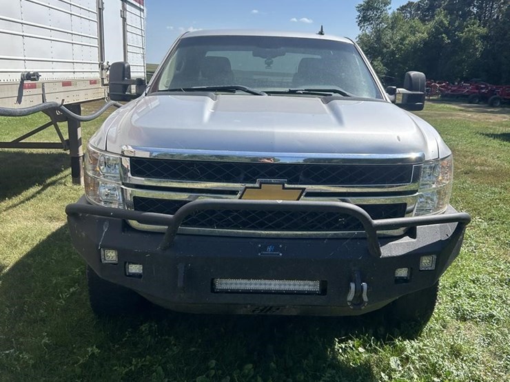 2013-chevrolet-silverado-2500hd-lt-image-2