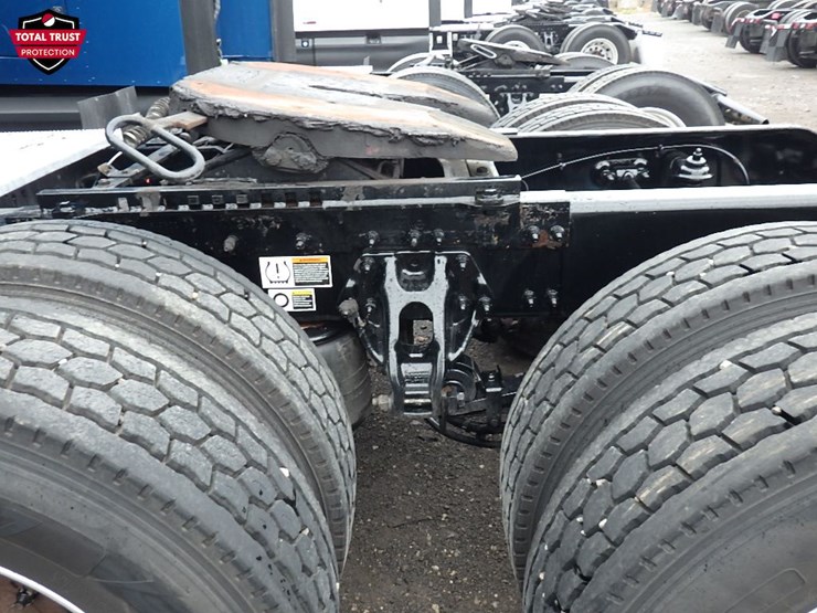 2023-peterbilt-579-image-16