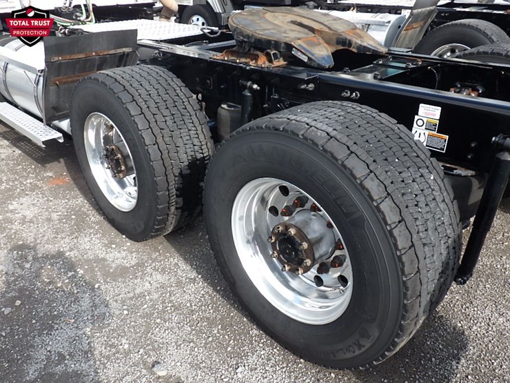 2024-kenworth-t680-image-13