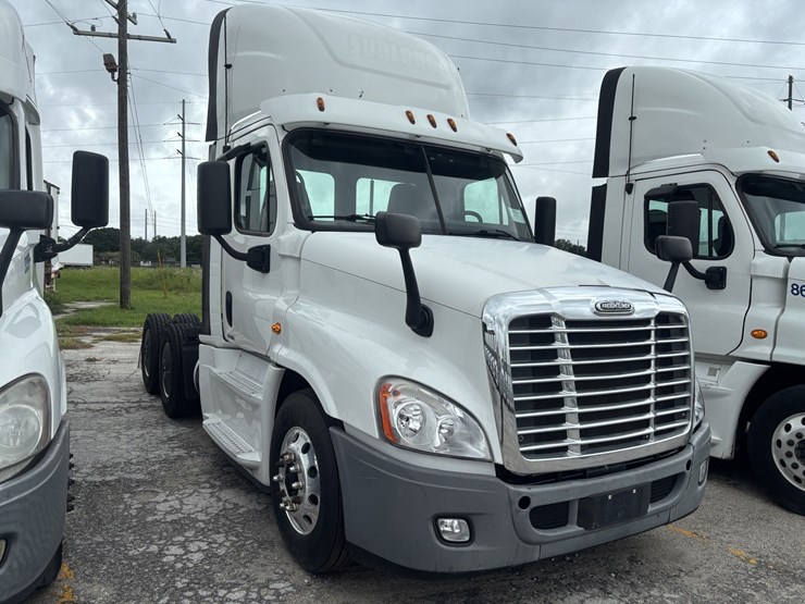 2016-freightliner-cascadia-125-evolution-image-3