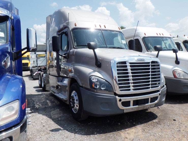 2017-freightliner-cascadia-125-image-3