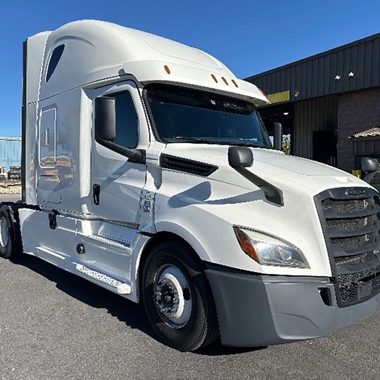 2020 FREIGHTLINER CASCADIA 126
