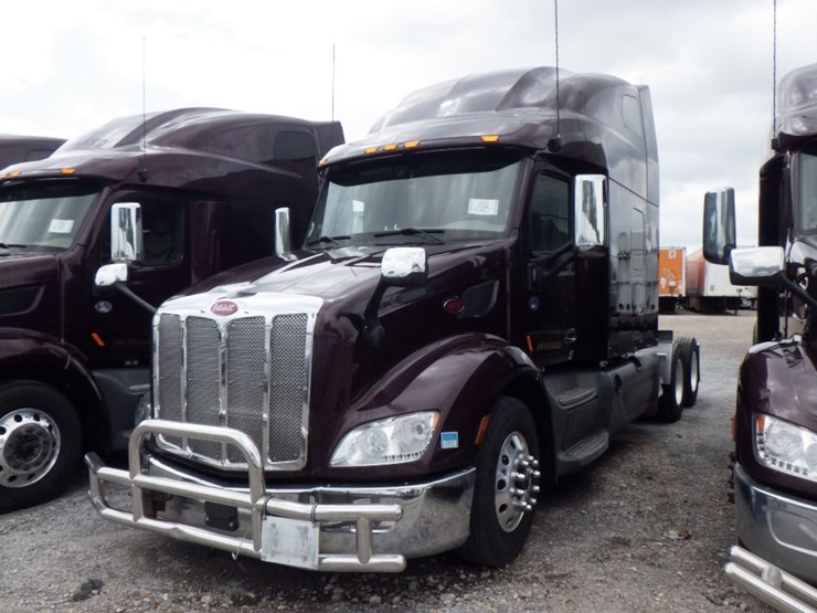 2019-peterbilt-579-image-1