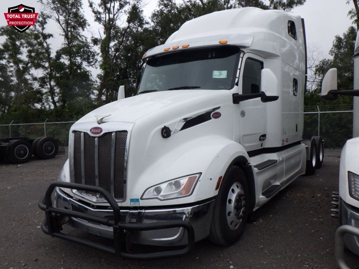 2022-peterbilt-579-image-1