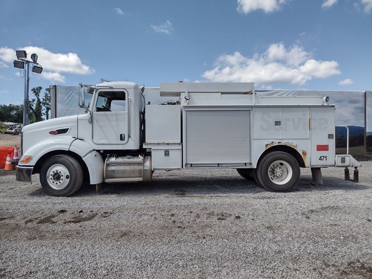 2008-peterbilt-384-image-1