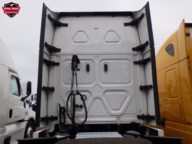 2022-freightliner-cascadia-126-image-12