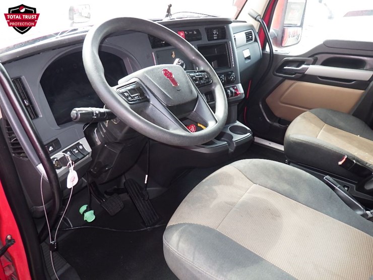 2025-kenworth-t680-image-21