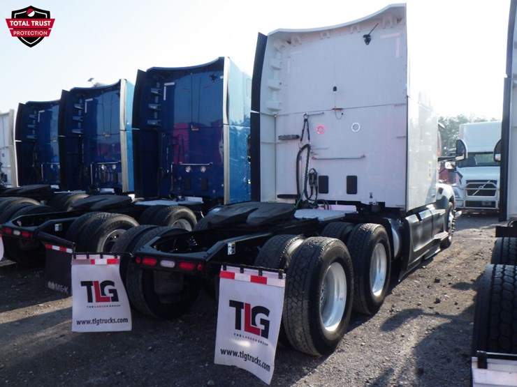 2023-peterbilt-579-image-9