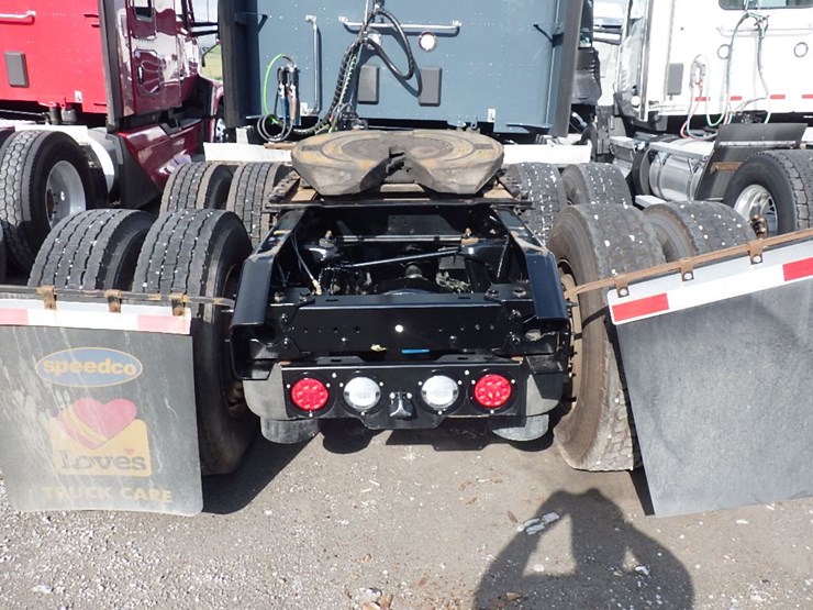 2024-kenworth-t680-image-16