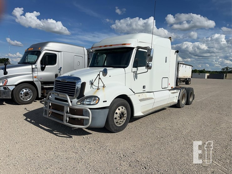 2004-freightliner-columbia-120-image-6