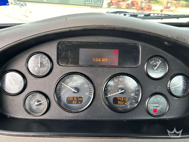 2011-peterbilt-337-image-13