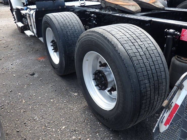 2019-volvo-vnr300-image-14