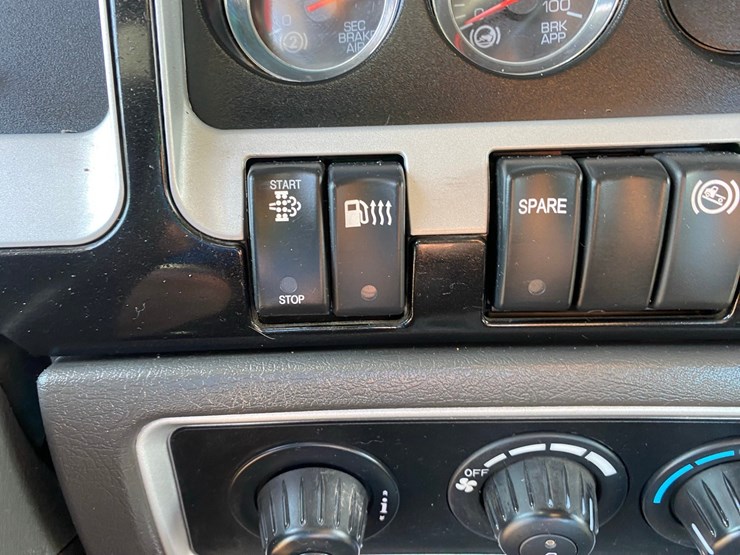 2018-kenworth-t440-image-91