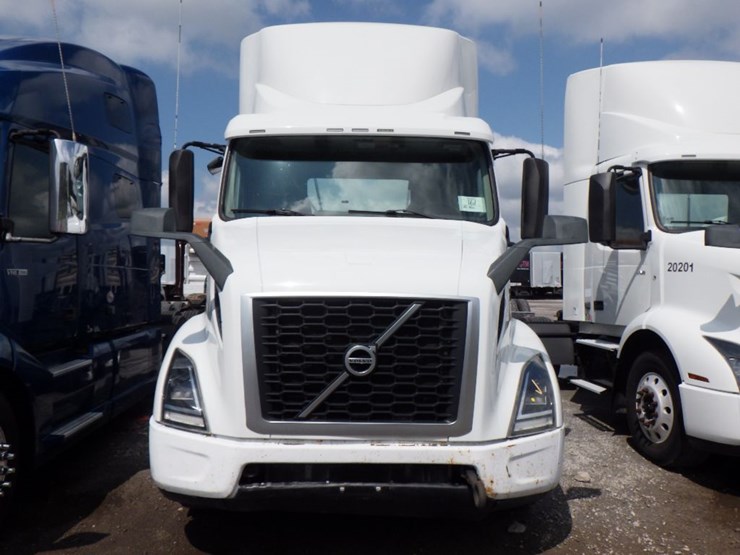 2020-volvo-vnr300-image-2