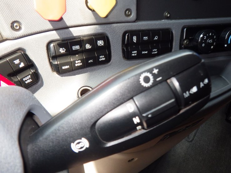 2017-freightliner-cascadia-125-image-21
