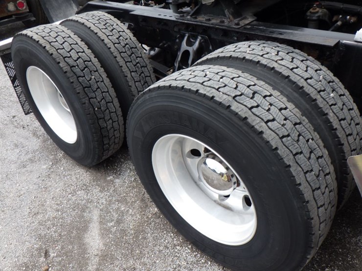 2019-peterbilt-579-image-7