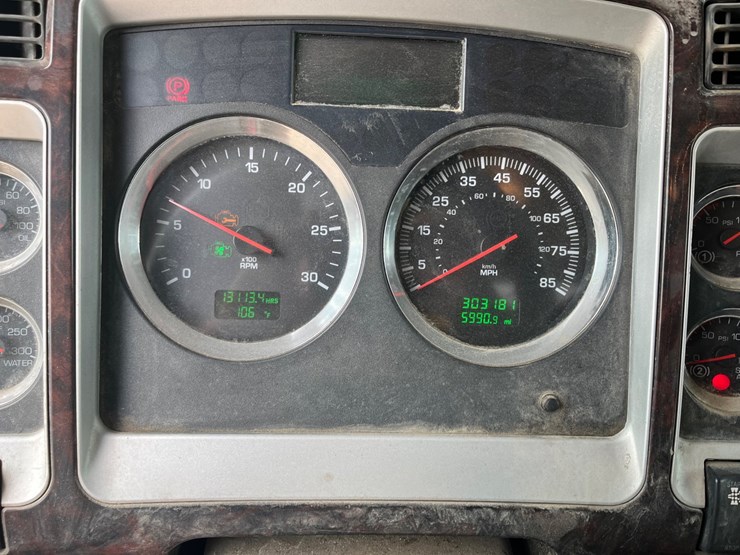 #39299-•-2010-kenworth-w9-image-18