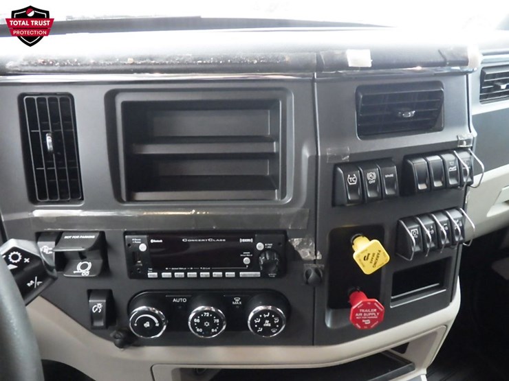 2023-peterbilt-579-image-23