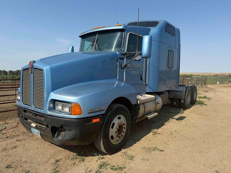 2004-kenworth-semi-image-1