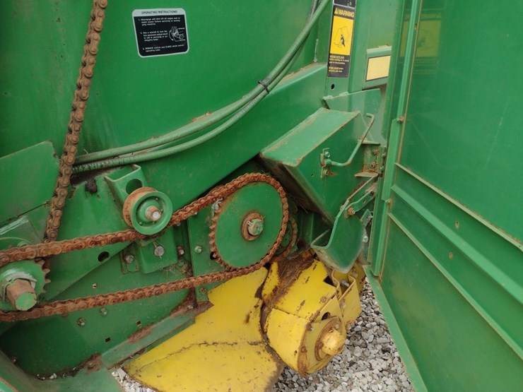 john-deere-330-image-5