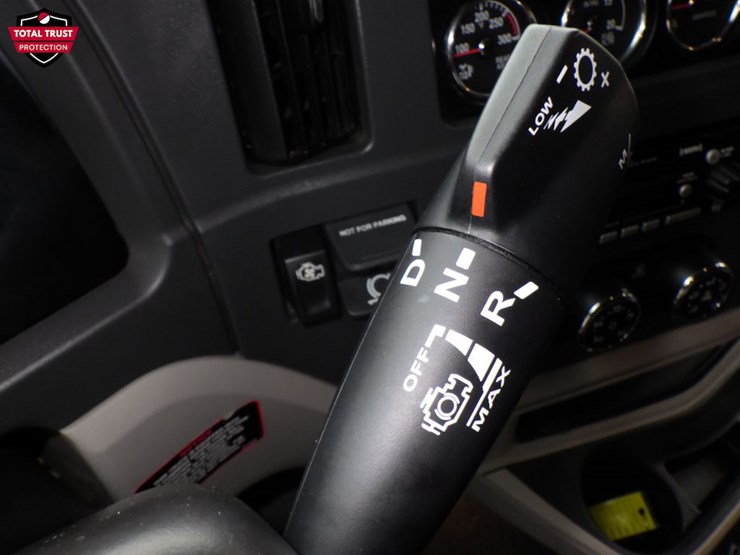 2022-peterbilt-579-image-22