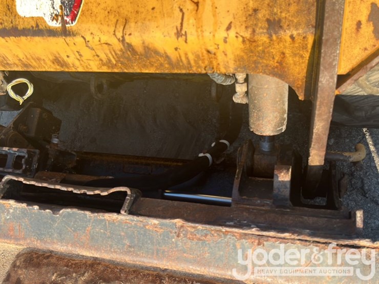 2021-caterpillar-236d-image-14