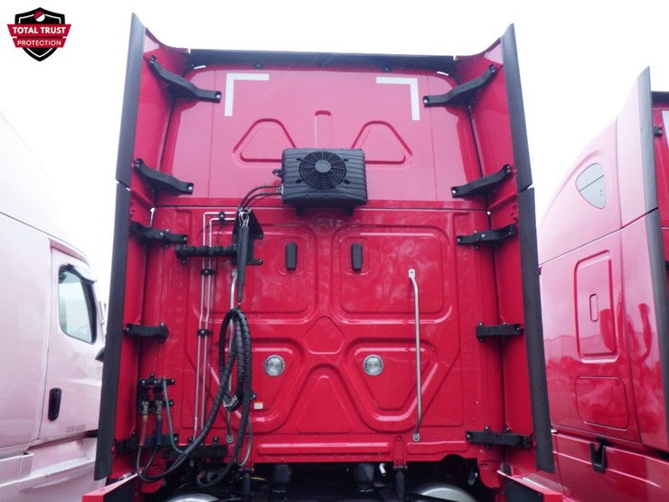 2022-freightliner-cascadia-126-image-13