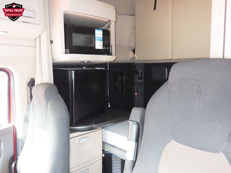 2025-kenworth-t680-image-31