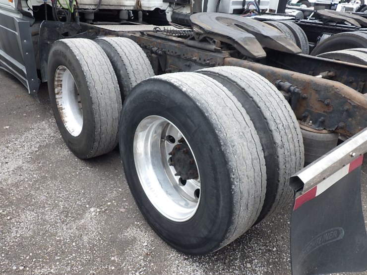 2016-freightliner-cascadia-125-image-18